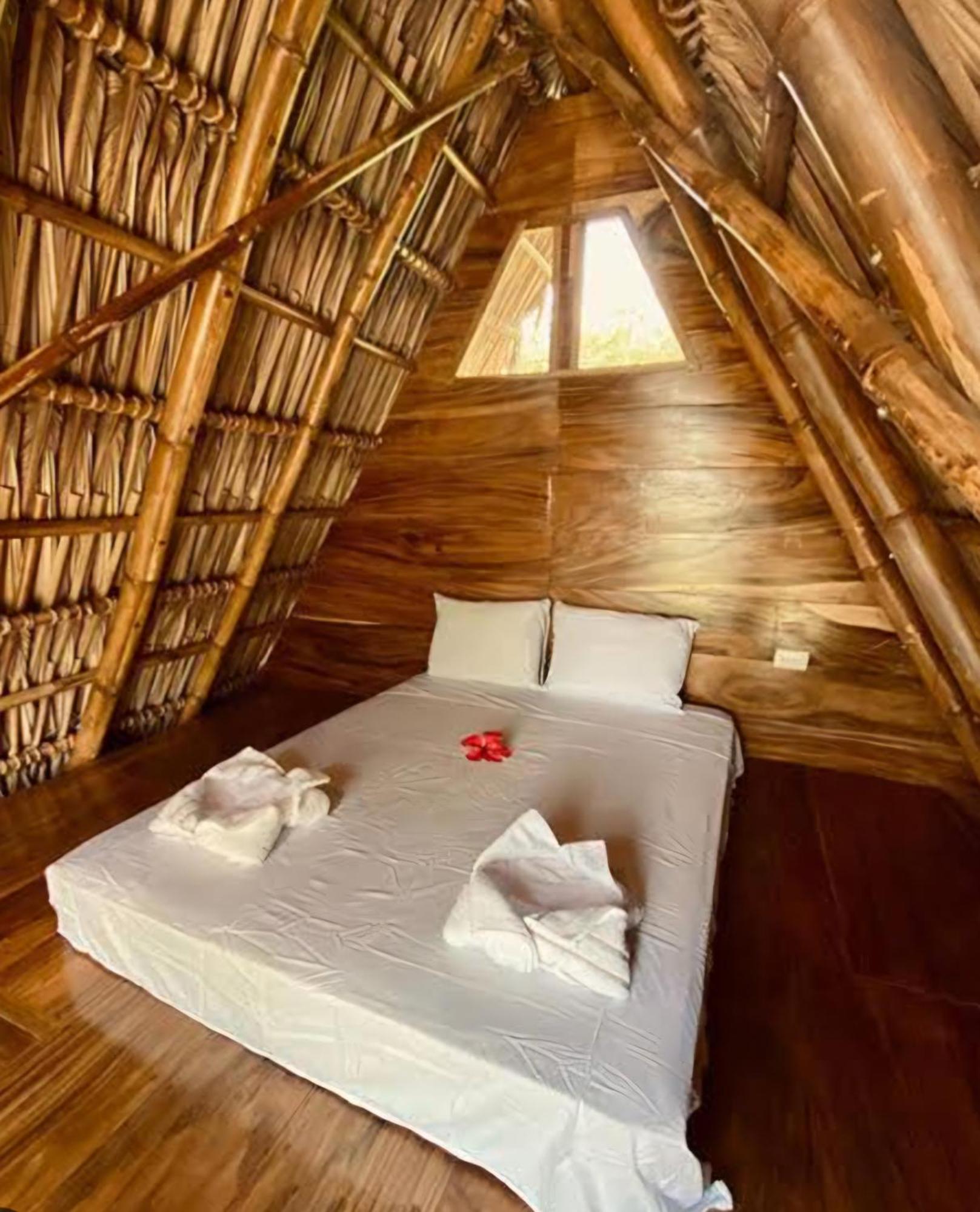Nirvana Bamboo Houses & Dive Resort Moalboal Kültér fotó